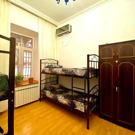 S T Hostel Formerly Sth Hostel Baku Bagian luar foto