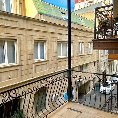 S T Hostel Formerly Sth Hostel Baku Bagian luar foto