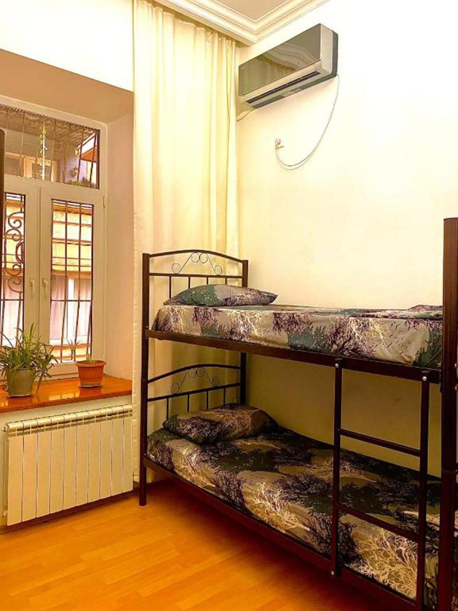 S T Hostel Formerly Sth Hostel Baku Bagian luar foto