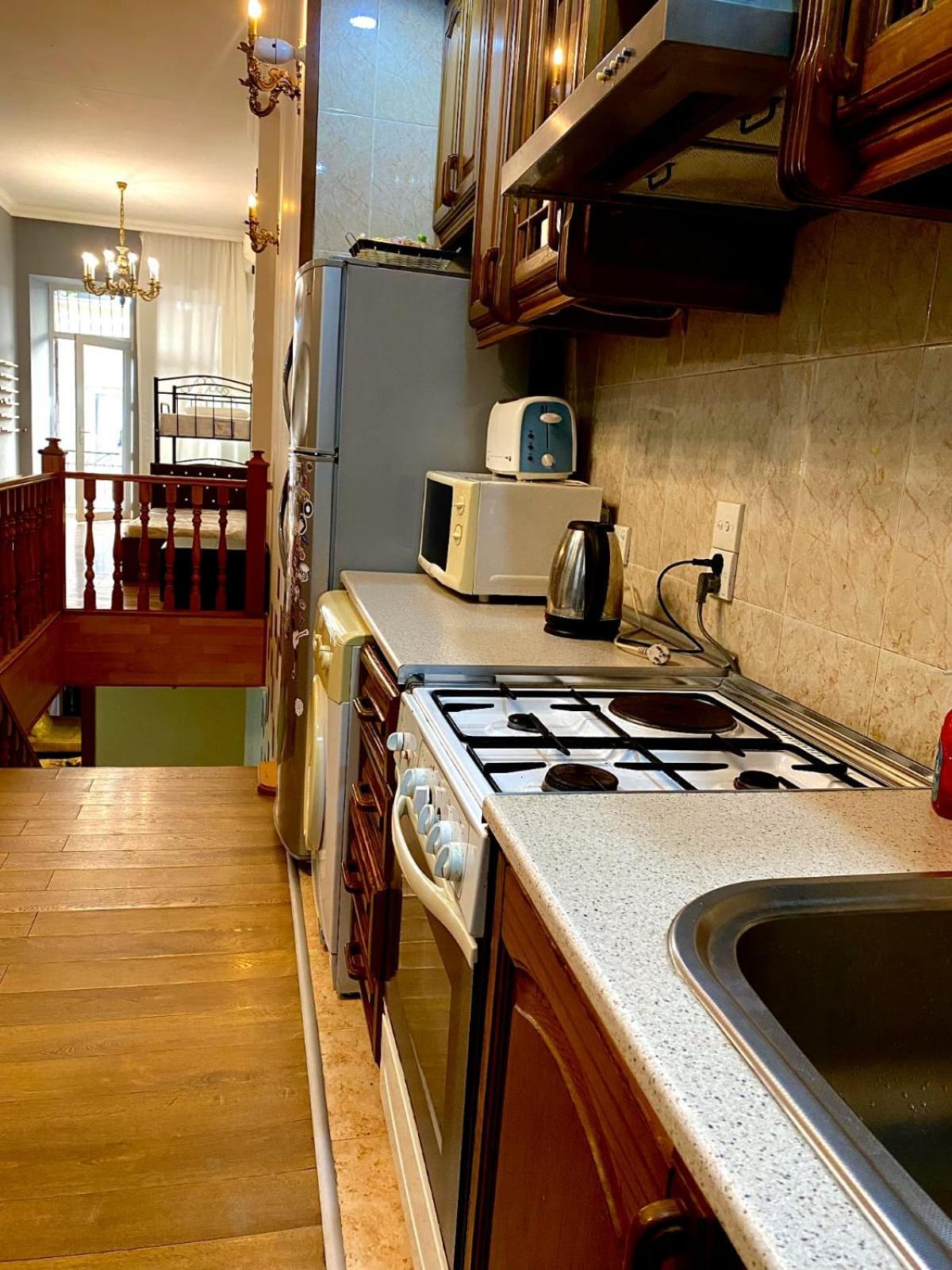 S T Hostel Formerly Sth Hostel Baku Bagian luar foto